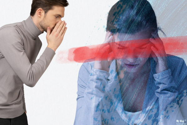 Ein Mann im Hintergrund flüstert einer verstörten, verunsicherten Frau im Vordergrund , die schwammig und durchgestrichen dargestellt wird, etwas ein